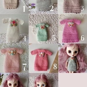 Puede incluir: Nueve vestidos de mu&ntilde;eca tejidos a mano con dise&ntilde;os florales bordados en varios colores, incluyendo rosa, blanco, gris y verde. Los vestidos se muestran sobre un fondo blanco.