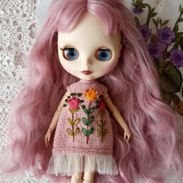 Pink knitted dress short sleeve with embroidered flowers for Blythe doll