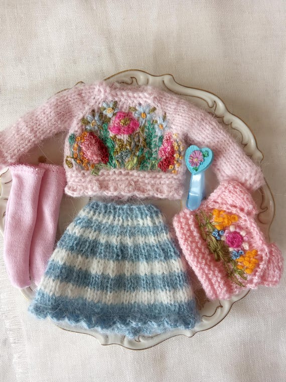 Blythe Doll Outfit – Embroidered Poppy Sweater, Knit Skirt, Floral Top Set