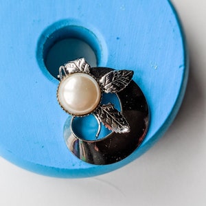 Vintage 60s Earrings- Clip on- Bridal- Wedding Day- Something Old- Pearl Earrings- Clip on Pearl Earrings