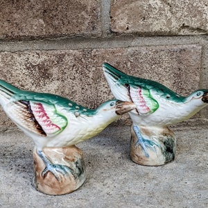 Vintage 70s- 80s- Bird Shakers- Salt and Pepper- Set- Home- Table- Decor- Kitsch- Retro- Cottagecore- Country- Cabin- Farmhouse- 2x 4 inches