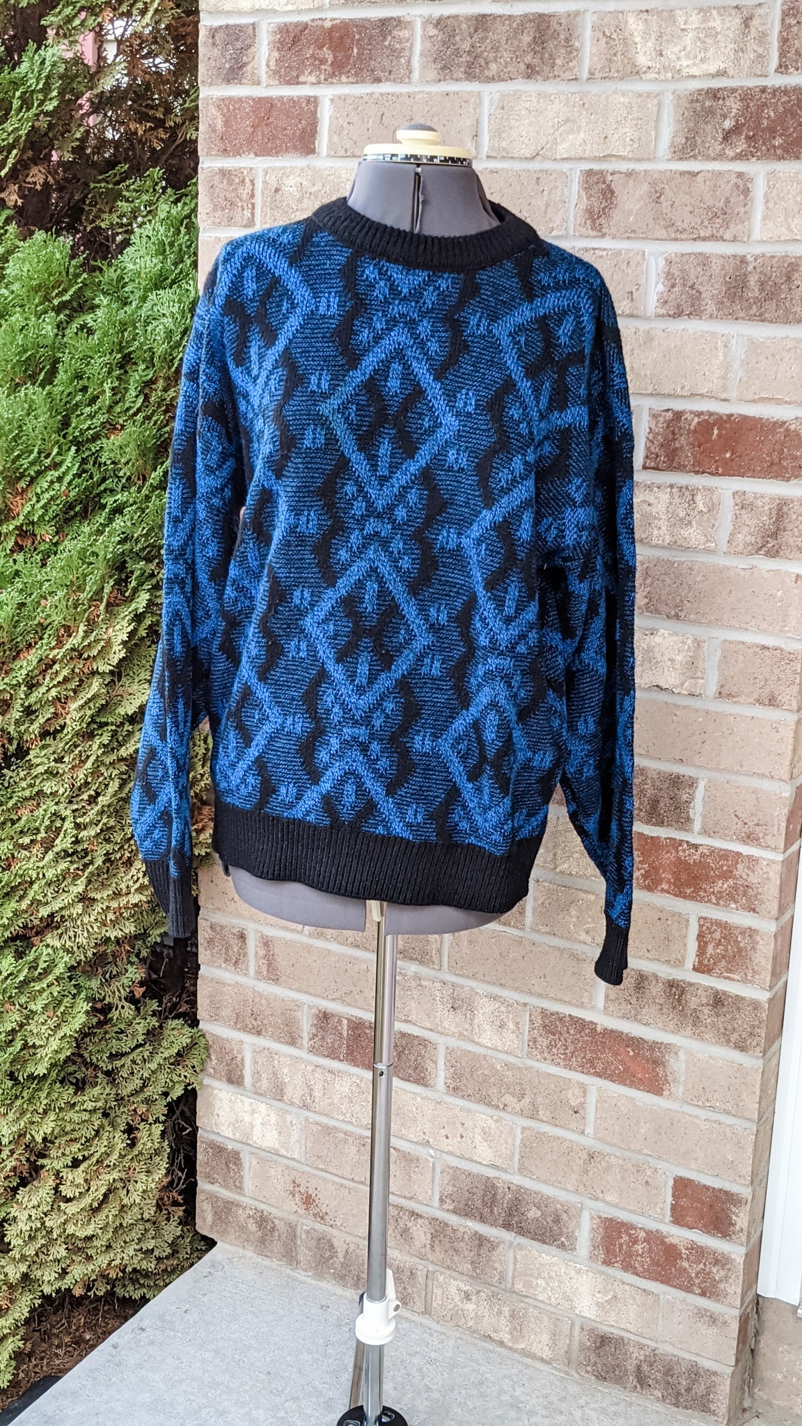 Vintage 80s- 90s- Graphix Men's Sweater- Geometric- Blue- Cosby