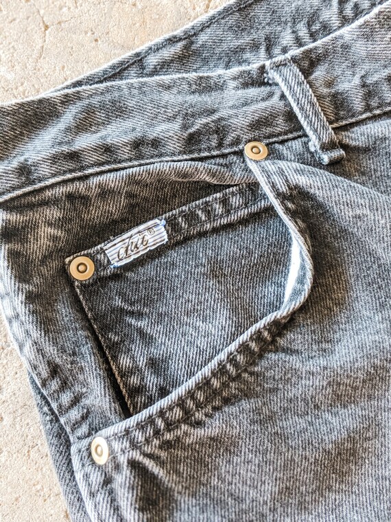 Black Mom Jeans: 90s Vintage