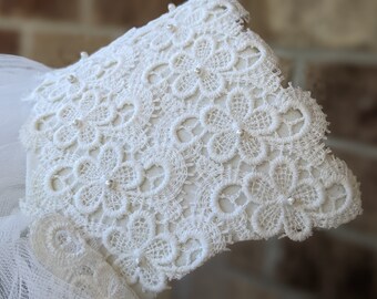 Vintage- 70s- 80s- Daisy Lace Bridal Veil- Handmade- Floral- Boho- Retro- Something Old- Hippie-Bride- Wedding- Eco Chic- White- Wedding-Mod