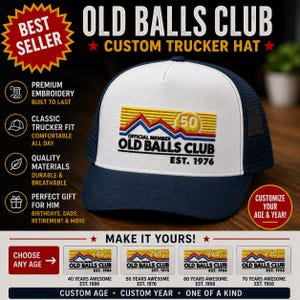 Op de afbeelding: Een marineblauwe en witte truckerpet met de tekst "OLD BALLS CLUB" en "CUSTOM TRUCKER HAT". De pet heeft een geborduurd ontwerp met het nummer "50" en de tekst "EST. 1976". Een perfect cadeau voor verjaardagen en pensioen.