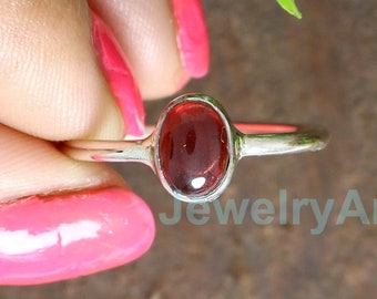 Anillo con cabujón de granate natural, plata de ley 925, hecho a mano.