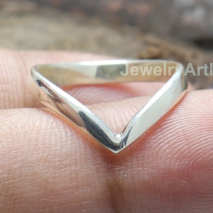 Massieve 925 zilveren ring, chevronband van 925 sterlingzilver, V-vormige ring, slanke midi-ring, smalle band, gebogen trouwring, chevronring
