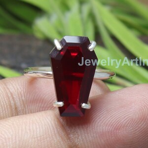 Bague cercueil grenat rouge, argent sterling plaqué or, fait main