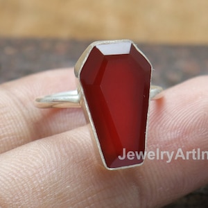 Anello a bara, anello fatto a mano, anello importante, anello in corniola rossa, anello in onice rosso, anello boho con castone, anello in argento 925, anello da donna, regalo per lei
