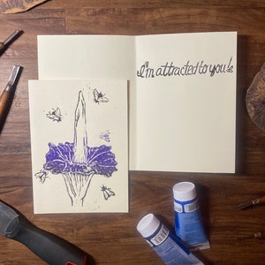 Tarjeta de impresión de alivio de flores de cadáver