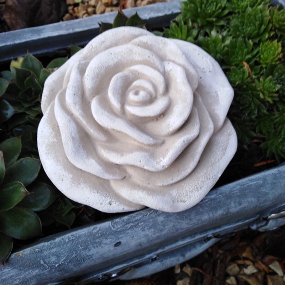 Rosa De Piedra Eterna Para Tu Jardín: Escultura Resistente A Heladas (Stone And Style, Fundición De Piedra)