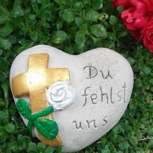 Coeur funéraire disant - Tu nous manques - décoration funéraire coeur de jardin coeur décoratif pierre moulée croix couleur or