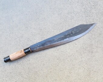 Machete de acero al carbono de 13 pulgadas con punta, ideal para la caza.