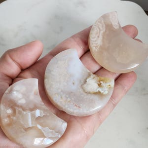 Flower agate crystal moon carving