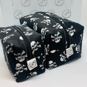 Set de neceseres y estuches de maquillaje con estampado de calaveras hechos a mano: Bolsas de aseo de algodón para viajes