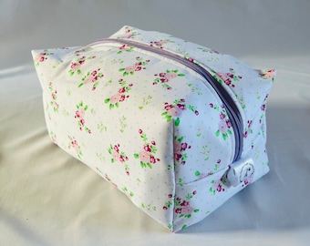 Bolsa de lavado con estampado floral púrpura / Bolsa de maquillaje / Bolsa de lavado / Bolsas de aseo / Bolsas de viaje / Bolsa cosmética / Maquillaje / Conjuntos de bolsas / Ideas de regalo /