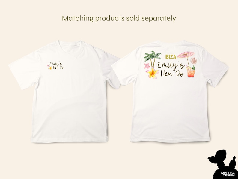 K&ouml;nnte beinhalten: Zwei wei&szlig;e T-Shirts mit einem Hen-Party-Design. Die Vorderseite eines Shirts sagt "Emily's Hen Do" und die R&uuml;ckseite des anderen Shirts sagt "IBIZA Emily's Hen Do" mit einer Palme, Blumen und einem Cocktail.