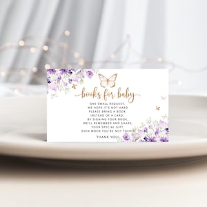 Vlinderboeken voor babykaartje. Lila gouden bloemenboekaanvraagticket. Vlinderkusjes en babywensen babyshower. Direct downloaden #06