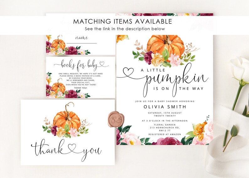 Op de afbeelding: Een baby shower uitnodiging met een aquarel illustratie van een pompoen, bloemen en bladeren. De tekst luidt "A Little Pumpkin is on the Way" en bevat de naam Olivia Smith, de datum en tijd van de babyshower, en de locatie. De uitnodiging bevat ook de tekst "Registered at Amazon".