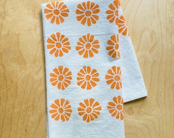 Flower Kitchen Towel, Hand Printed, Tea Towel Set, Spring Daisy Dish Towel, Housewarming Gift, Eco Friendly, Farmhouse Kitchen Decor