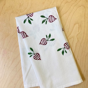 Radish Tea Towel 27"x 27”, Handprinted Kitchen Towel, Tea Towel Gift, Flour sack Cotton Dish Towel, Housewarming Host Gift, Boho Dishcloth
