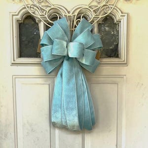 Ice Blue Velvet Christmas Bow, Large Luxury Holiday Wreath Bow, Winter Wonderland Door Decoration, Elegant Blue Velvet Ribbon Bow