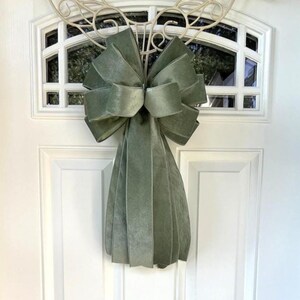 Sage Green Velvet Christmas Tree Bow for Wreath, Green Velvet Lantern Bow Decoration, Light Sage Velvet Ribbon, Christmas Tree Bow