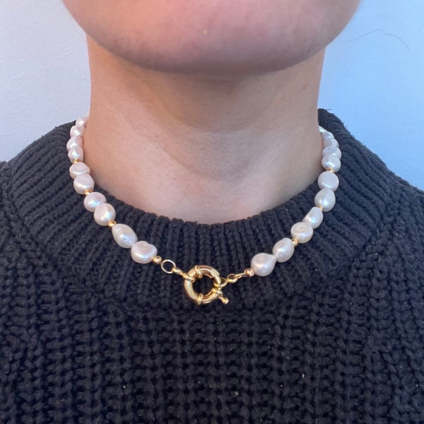 Collier en perles d’eau douce avec fermoir bouée