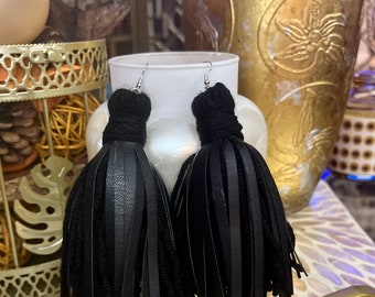 Black Leathertrim yarn earrings