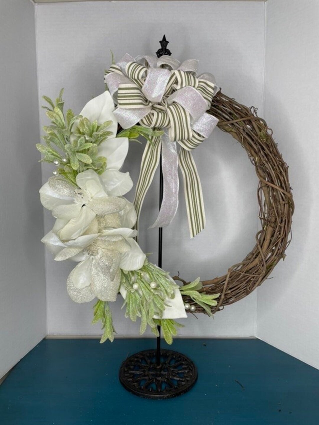 White Poinsettia Christmas Wreath With Mistletoe and Beautiful ...