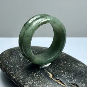 Anello a doppia fascia verde smeraldo e bianco latte da 8 3/4 US realizzato a mano in giadeite birmana naturale di grado A/anello artigianale/anello di giada/regalo/PR053