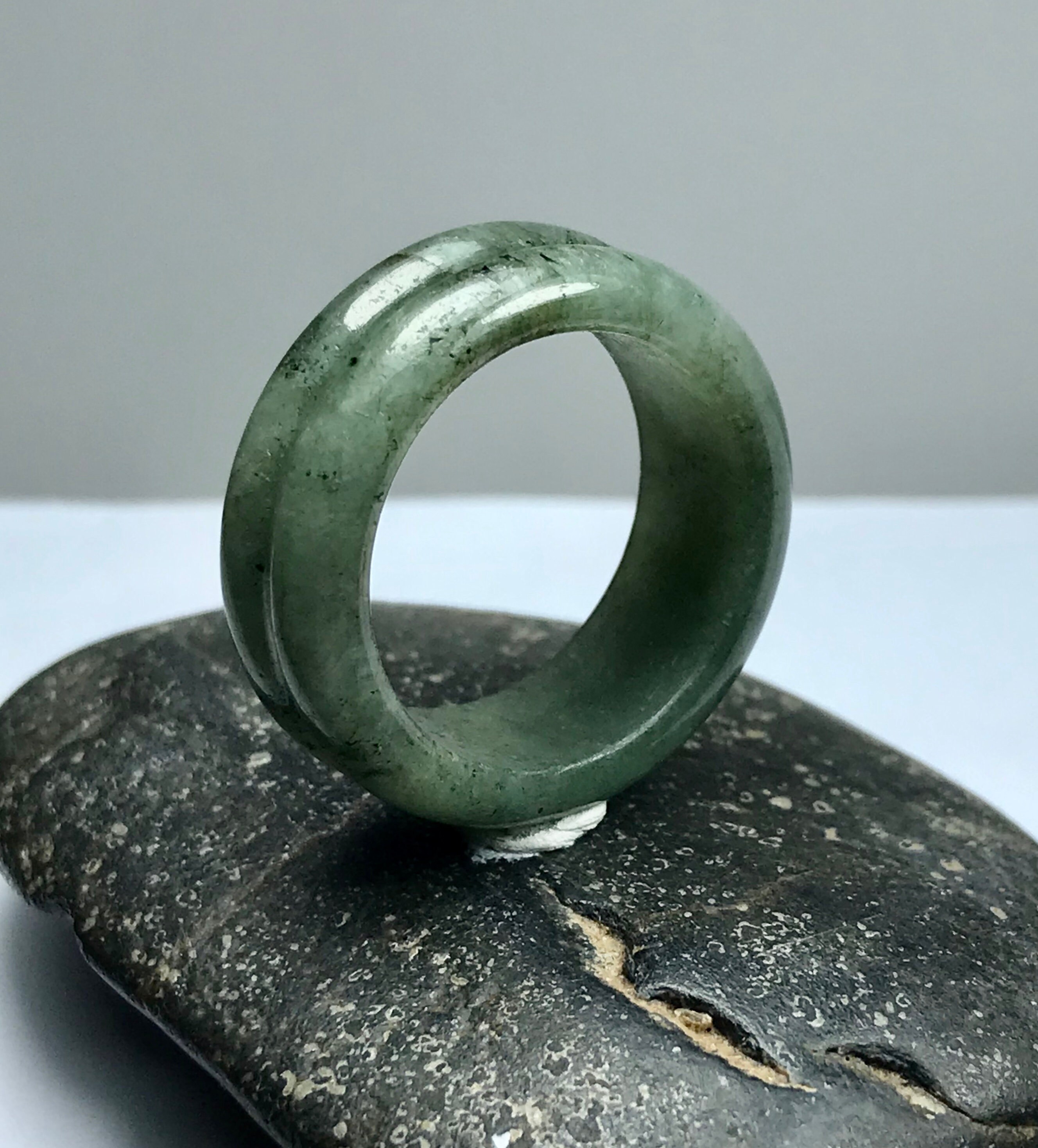 8 3/4 US Emerald Green and Milky White Double Band Ring Hand 8 3/4 US Emerald Green and Milky White Double Band Ring Hand
