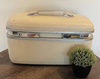 Vintage White Train Case - Towncraft - Train Case - Vintage Makeup Case - Small Suitcase - Vintage Luggage