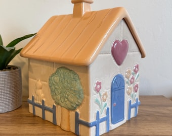 Treasure Craft Auntie Em’s Cottage Cookie Jar | 1990s Ceramic House Jar | Whimsical Vintage Kitchen Decor | Collectible Cottagecore Canister