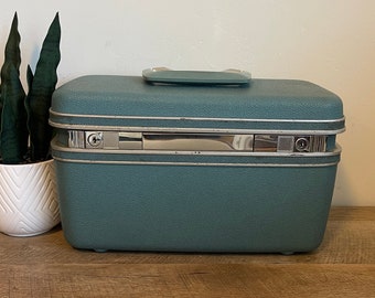 Vintage Samsonite Train Case - Samsonite Silhouette - Train Case - Light Blue - Peacock Blue  - 1960's - Makeup Case - Vintage Suitcase