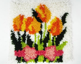 Tulip Latch Hook Rug - 12" - VINTAGE - Tapestry - Wall Hanging - Pillow Front - Small Rug