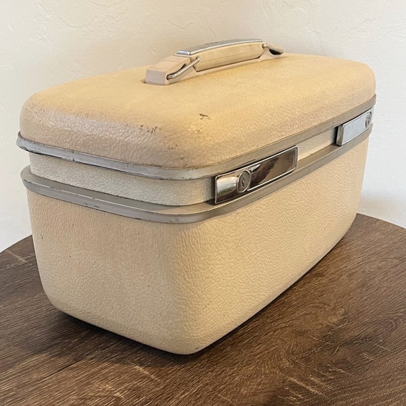 Vintage White Train Case Towncraft Train Case V… Gem