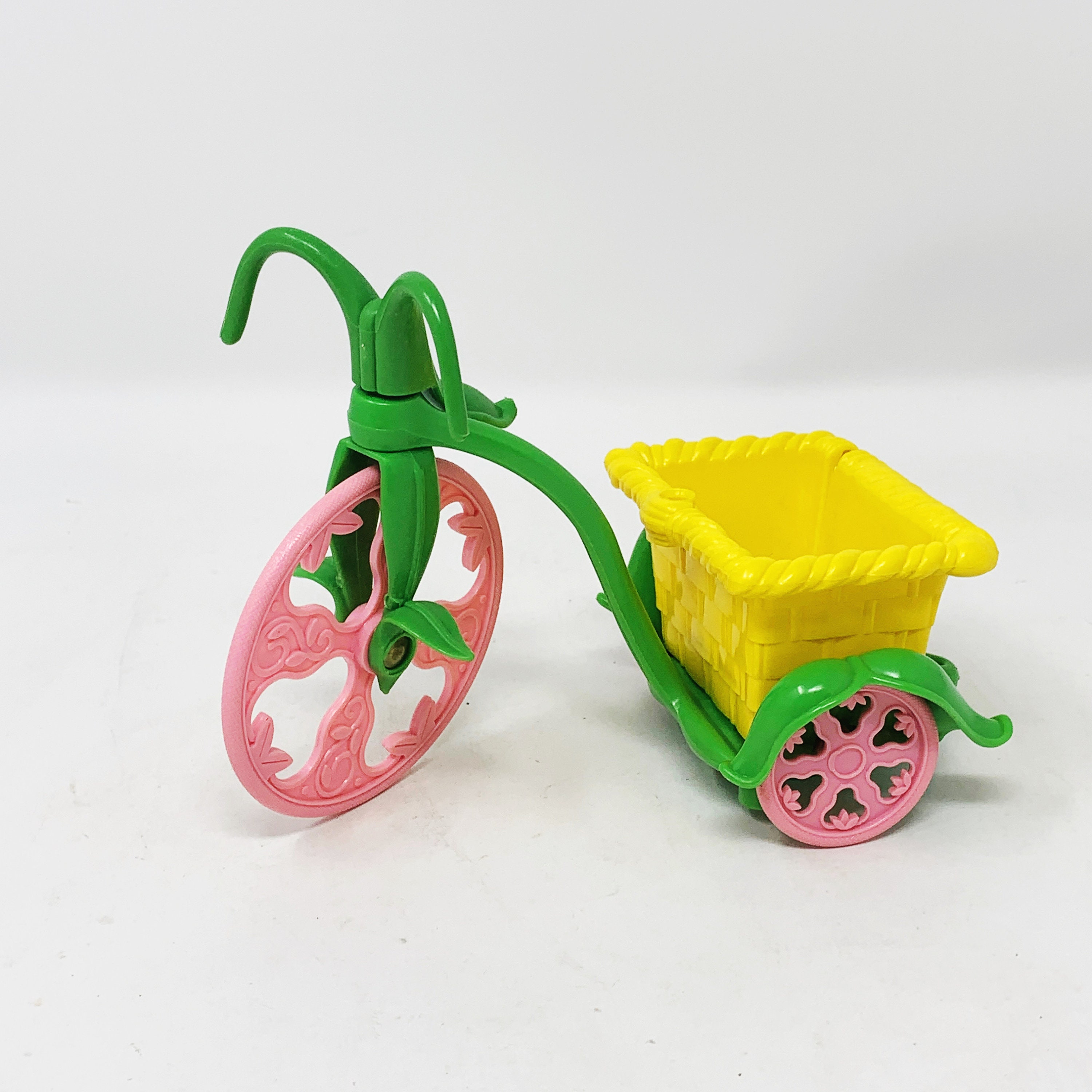 Strawberry top shortcake tricycle