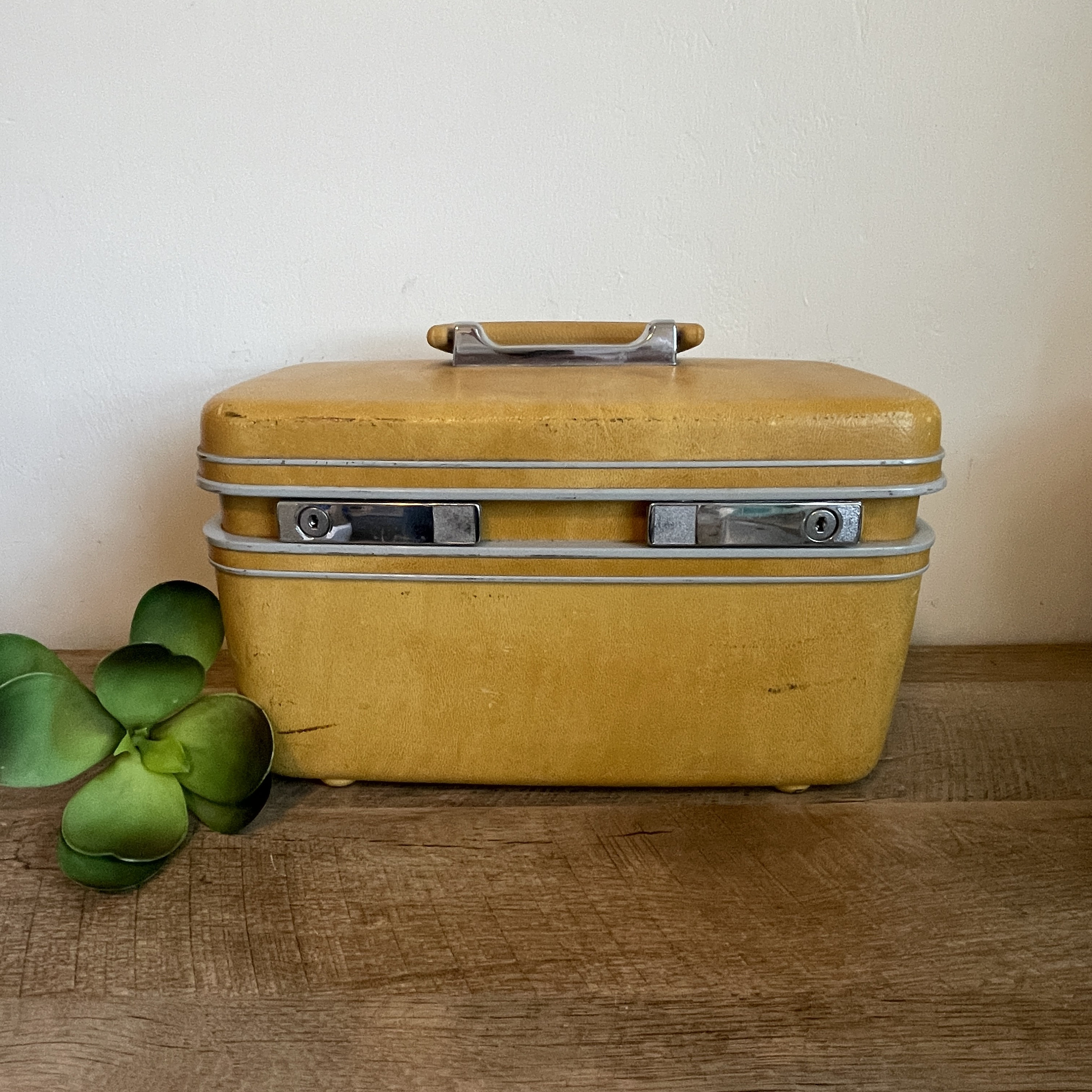Vintage Train Case Yellow Samsonite Profile W/mirror