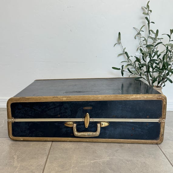 Large Vintage Suitcases - CHOICE - Wardrobe - Samsonite
