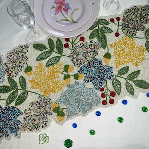 Runner da tavolo con perline fatto a mano, tovaglia floreale multicolore, stoviglie primaverili 13 x 36 pollici