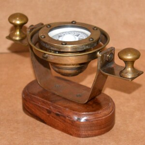 Antique brass gimbal compass ship's binnacle gimballed compass & wooden base good gift image 3