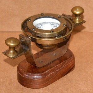 Antique brass gimbal compass ship's binnacle gimballed compass & wooden base good gift image 4