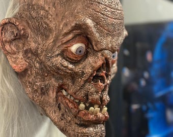 Crypt keeper wall hanger