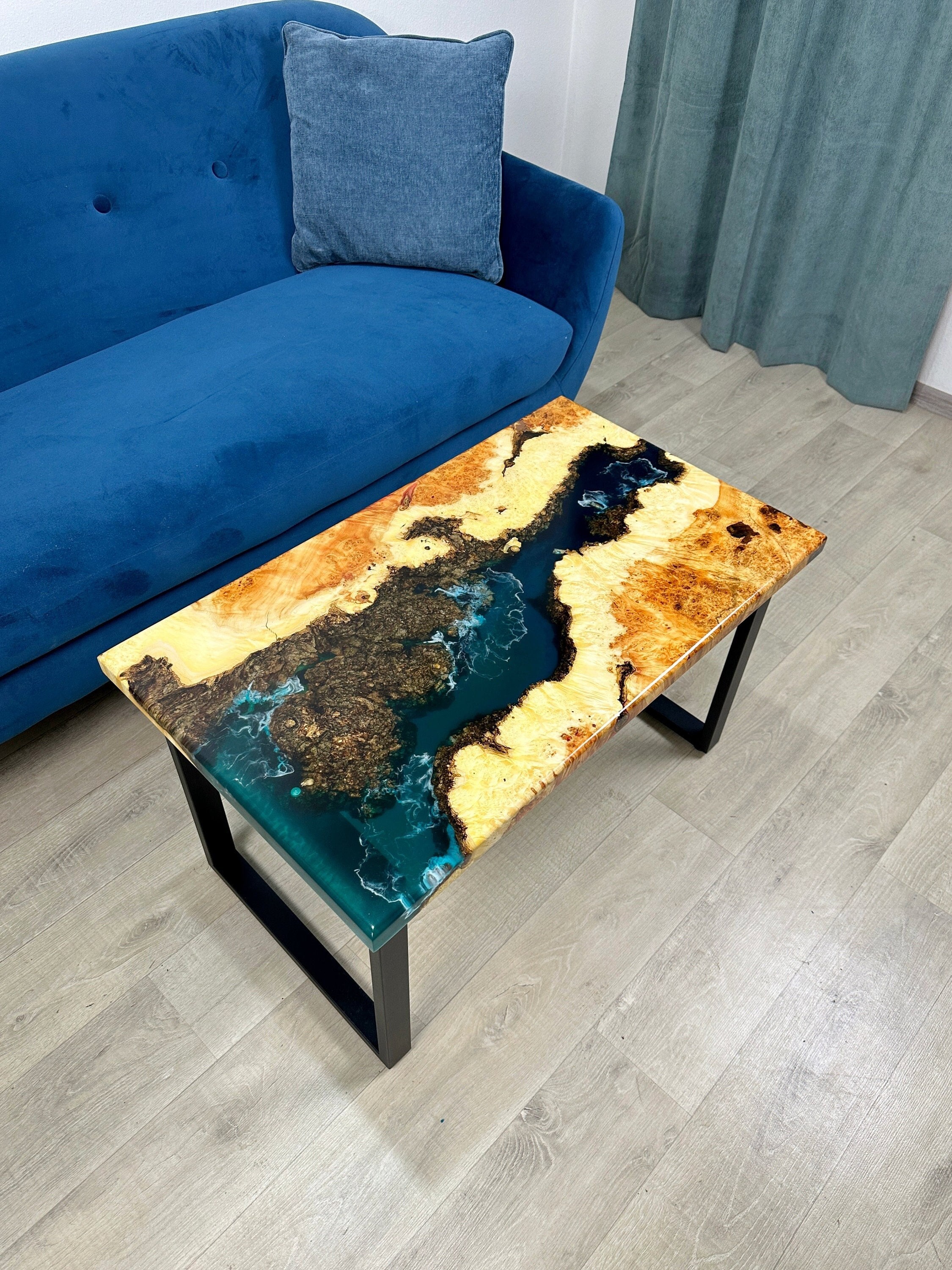 Table basse contemporaine en bois massif - Mobilier design, décoration