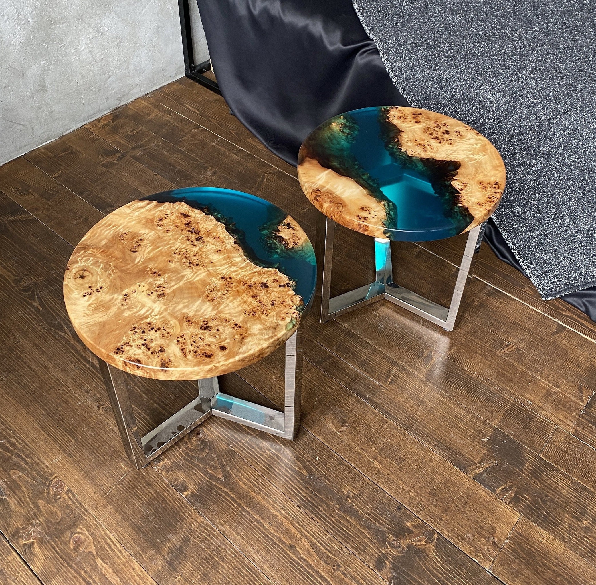Petite Table Basse Ou Guéridon En Bois De Douglas Et Résine Epoxy - 49x49x35 Cm