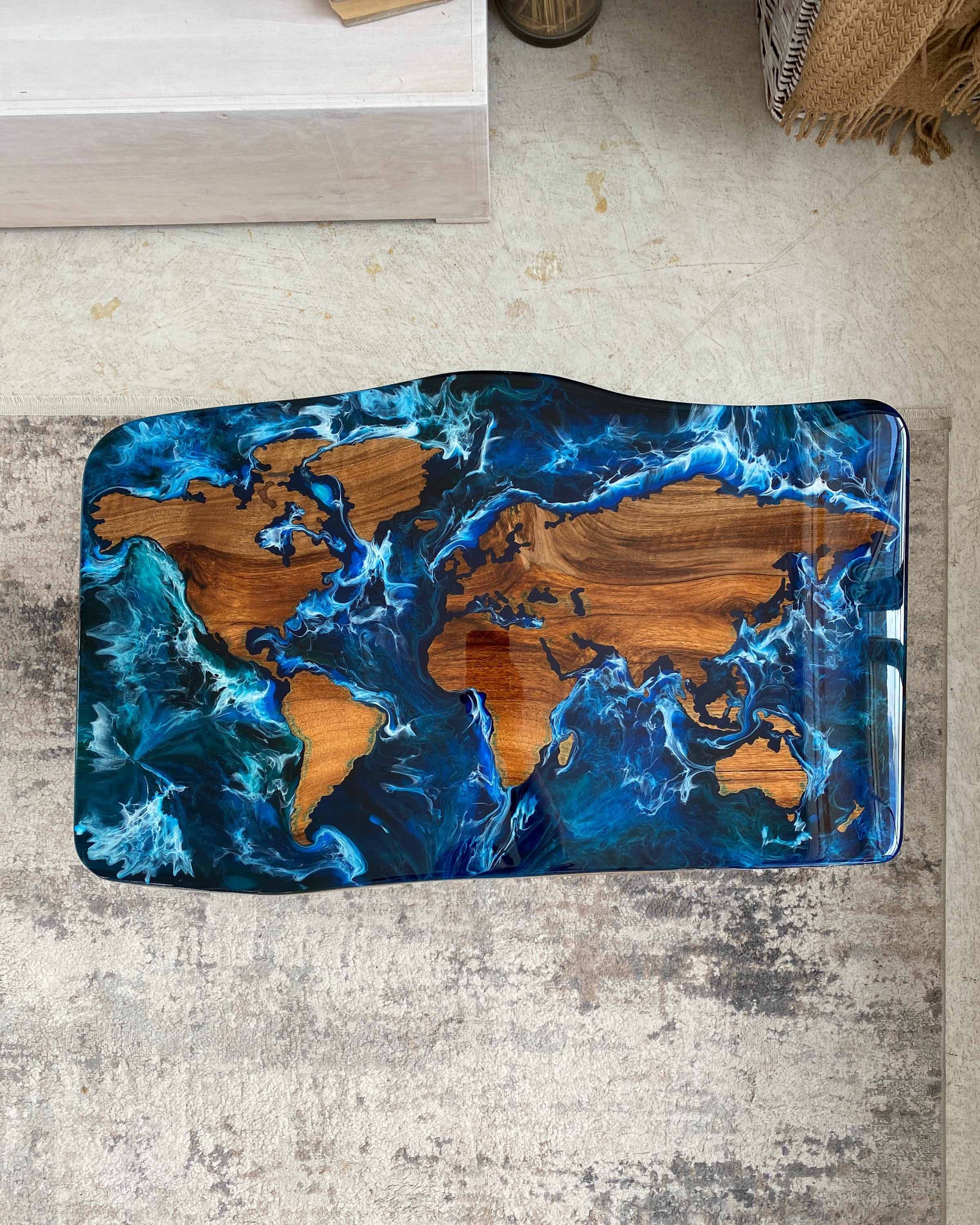 世界地図付きライブエッジデスク、仕事や勉強に最適な青いエポキシ樹脂