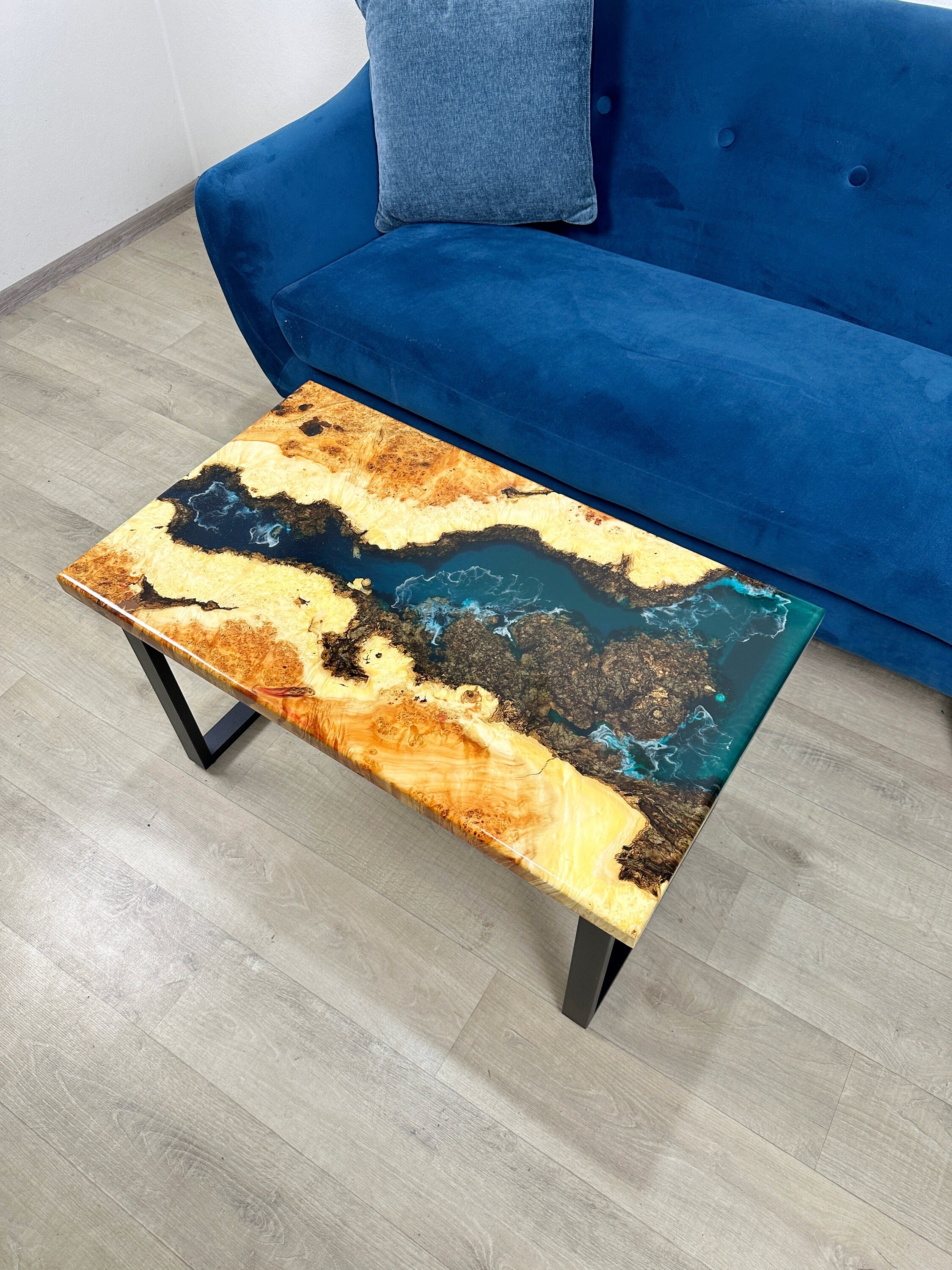 Table D'appoint Rivière En Chêne Massif Et Résine époxy, Style Art Déco, Faite Main