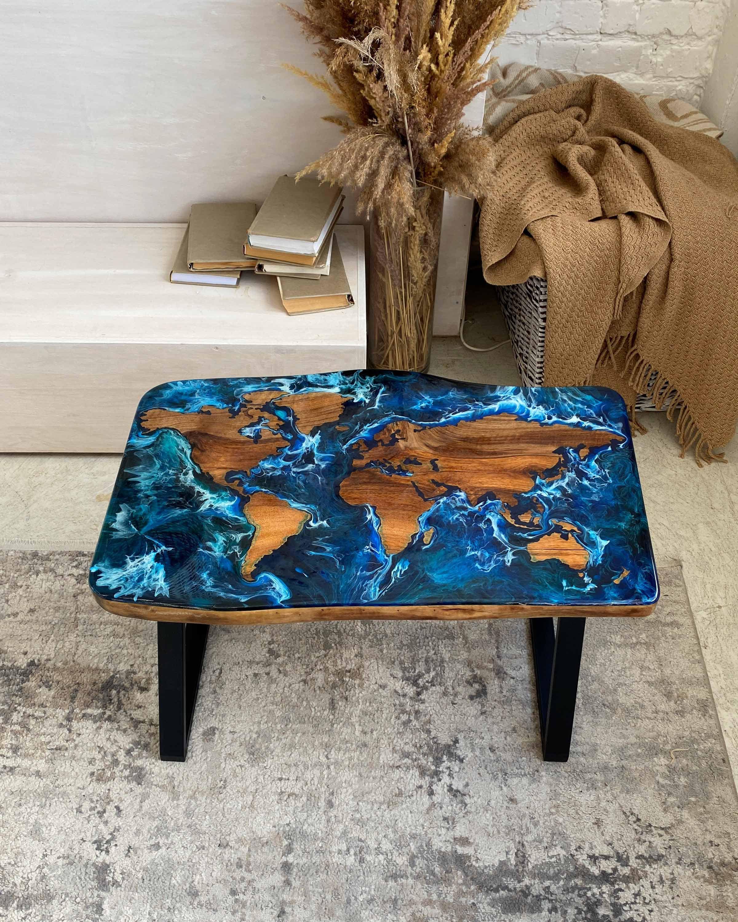 世界地図付きライブエッジデスク、仕事や勉強に最適な青いエポキシ樹脂