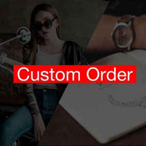 Op de afbeelding: Een vrouw in een wit tanktop, een zwart leren jack, blauwe jeans en een zonnebril zit op een motorfiets. De afbeelding heeft de tekst "Custom Order" in rode letters.